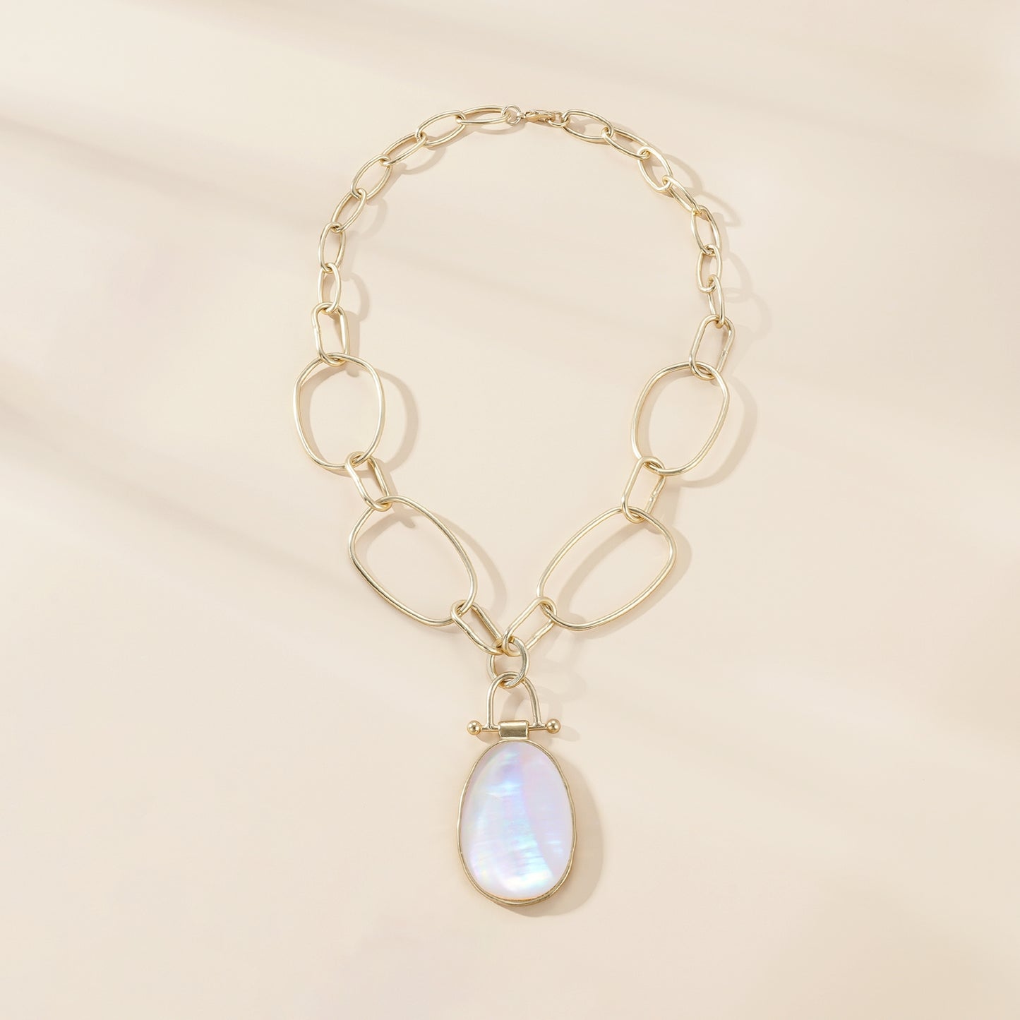 Luxe Oval Pendant Chain Necklace