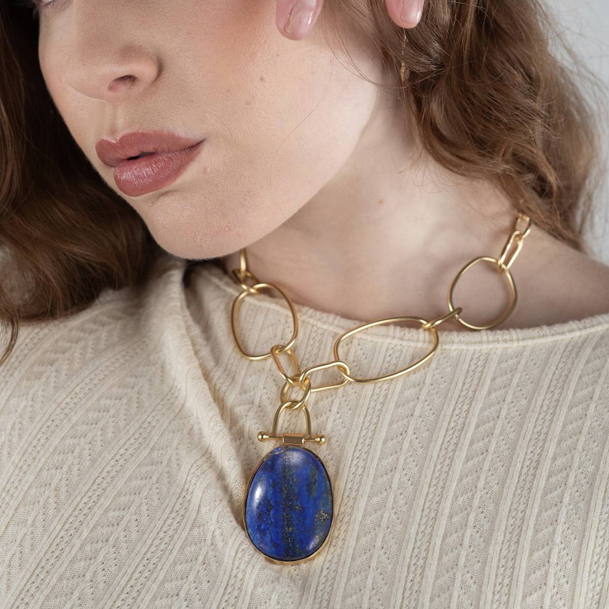Luxe Oval Pendant Chain Necklace