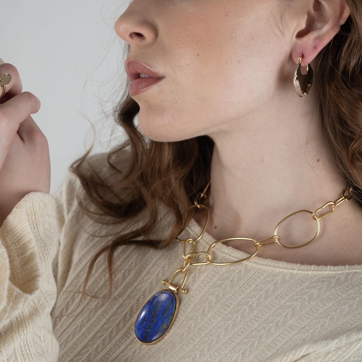 Luxe Oval Pendant Chain Necklace