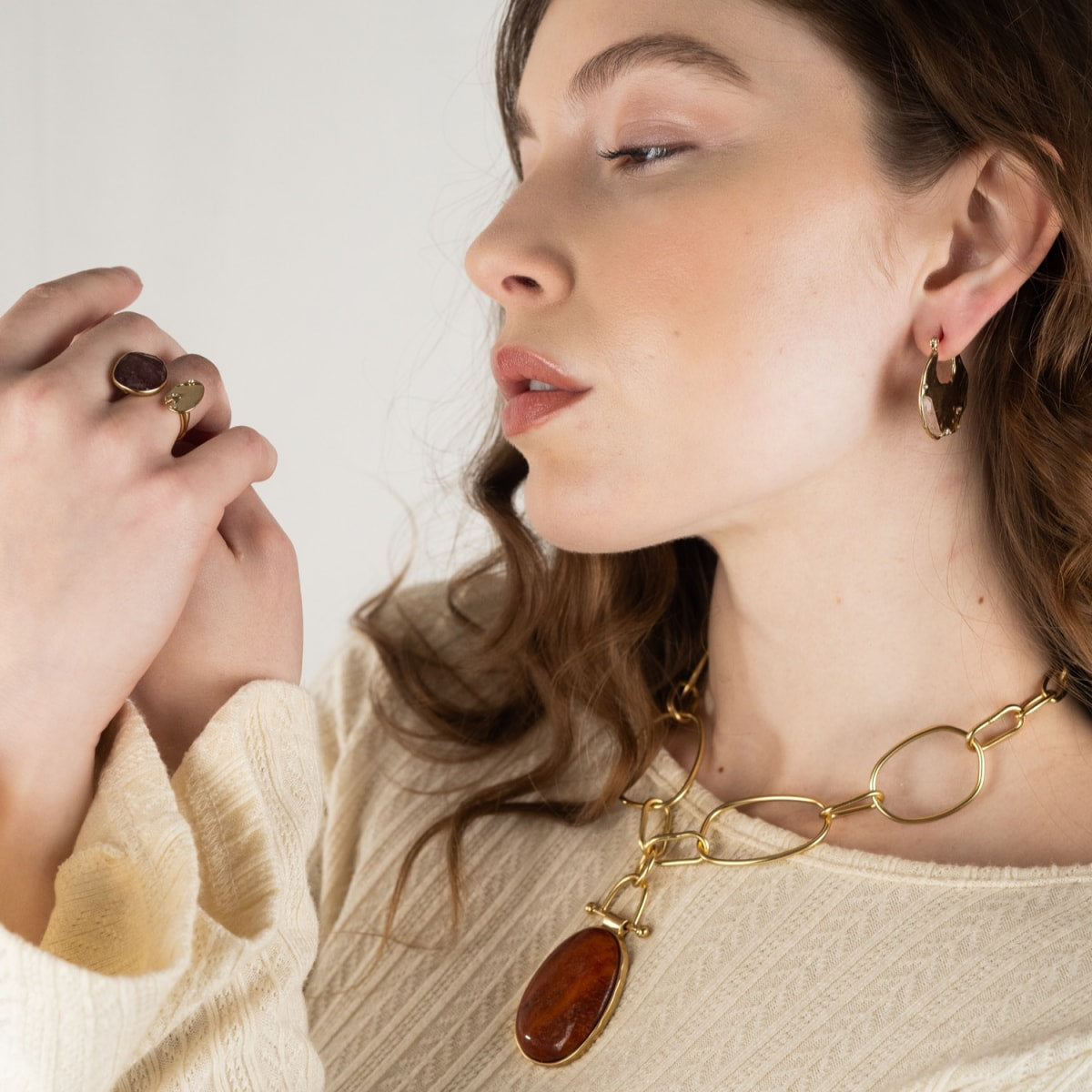 Luxe Oval Pendant Chain Necklace