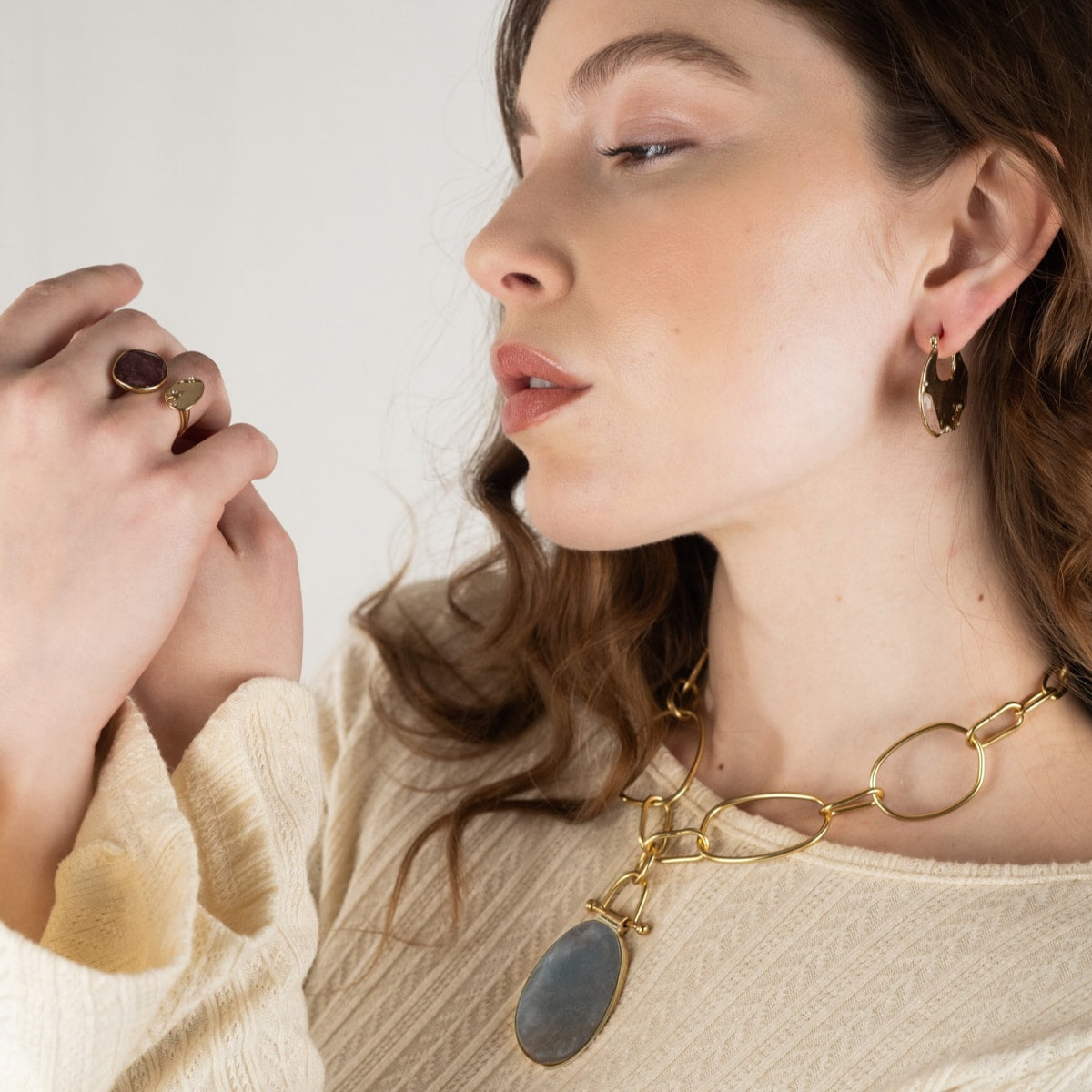 Luxe Oval Pendant Chain Necklace