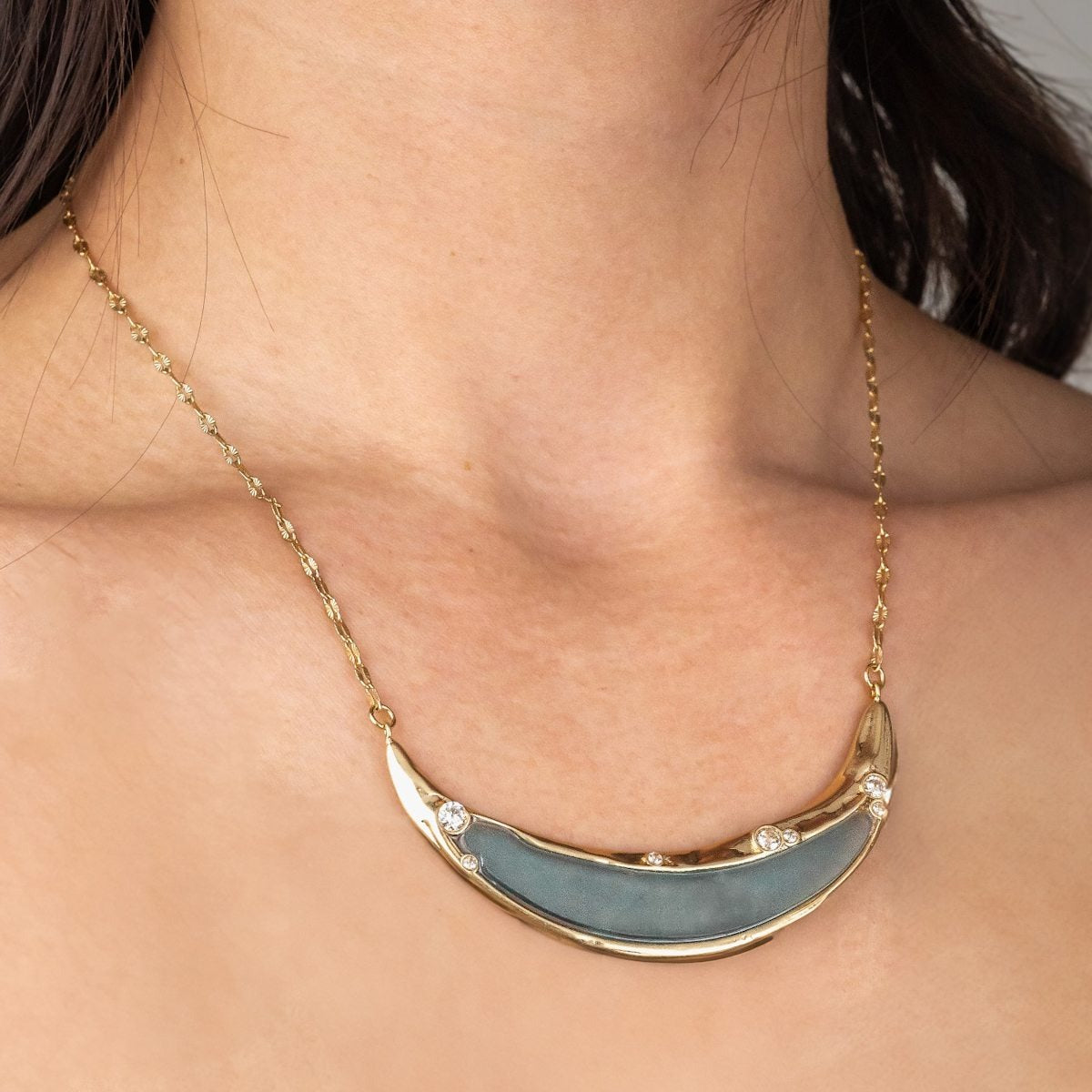 Sparkles Curved Bar Pendant