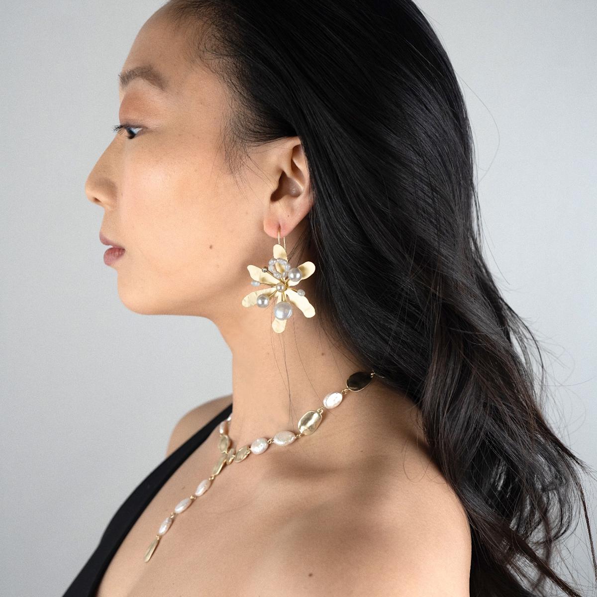 Sun-Kissed Pearls Lariat Necklace