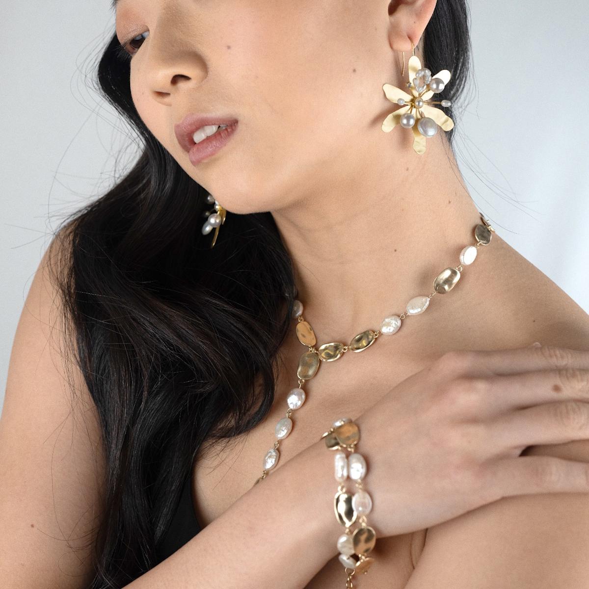Sun-Kissed Pearls Lariat Necklace