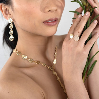 Radiant Ripple Chain Necklace