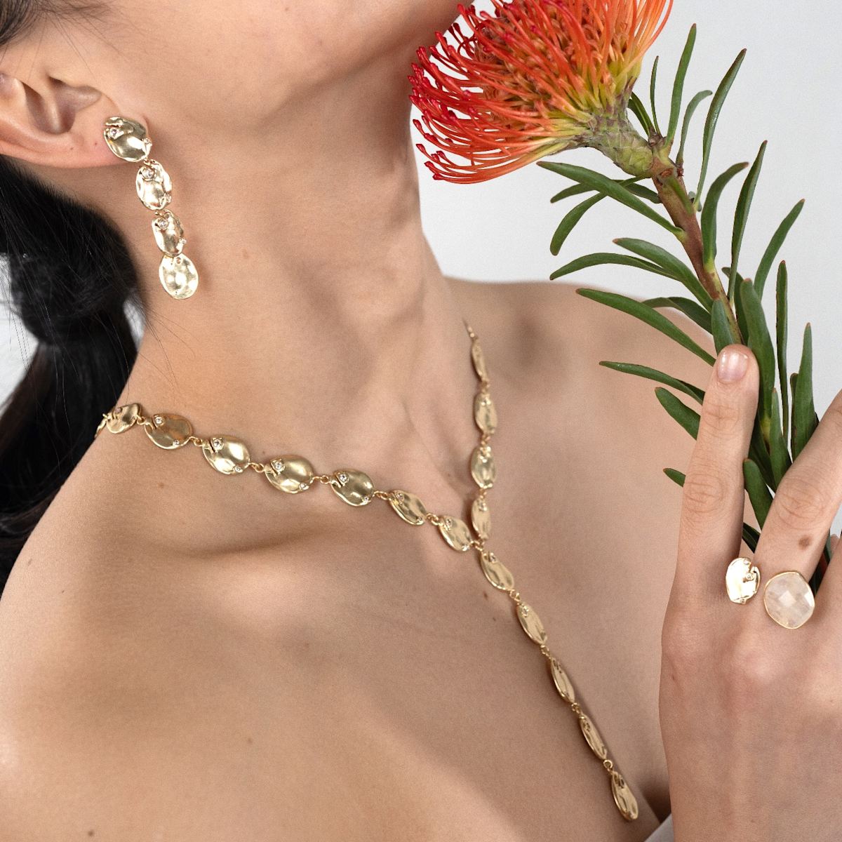 Radiant Ripple Chain Necklace