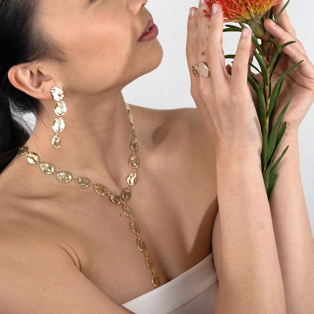 Radiant Ripple Chain Necklace