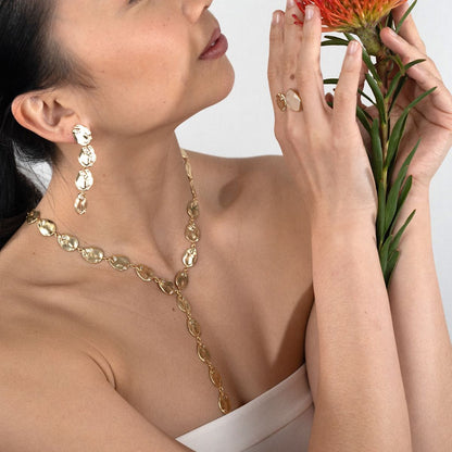 Radiant Ripple Chain Necklace