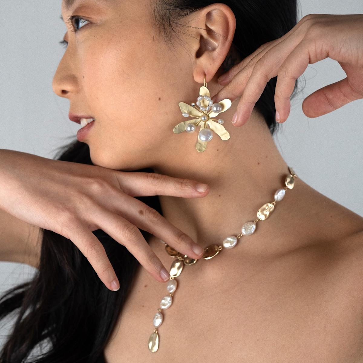 Sun-Kissed Pearls Lariat Necklace