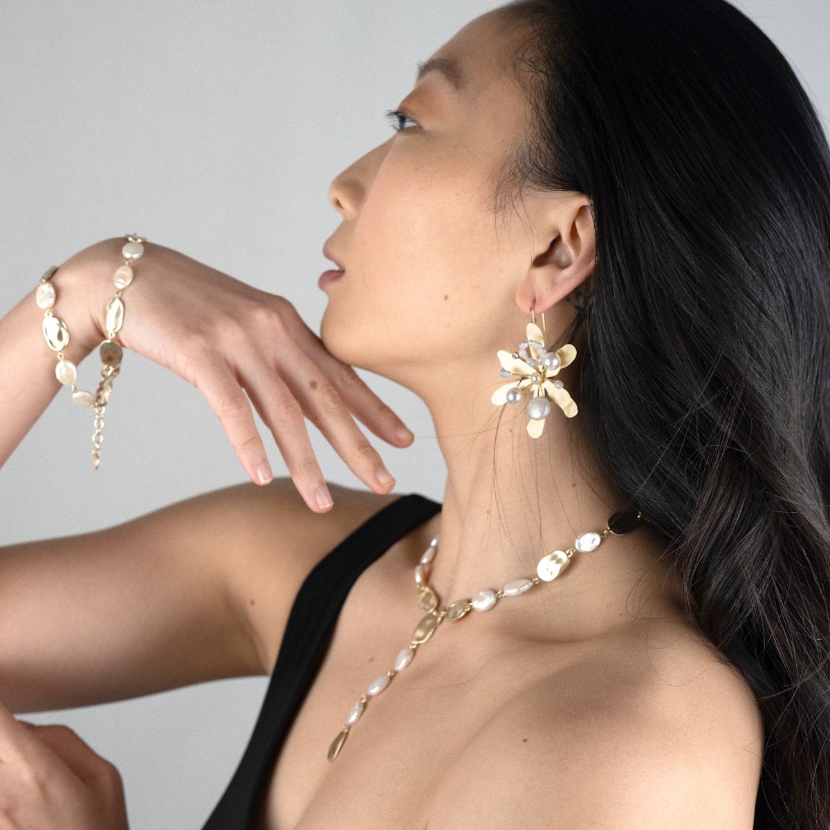 Sun-Kissed Pearls Lariat Necklace